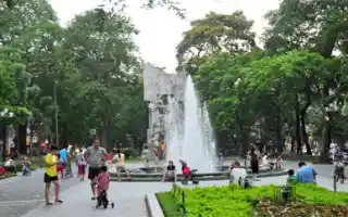 Vườn hoa Vạn Xuân – Tượng đài “Quyết tử để Tổ quốc quyết sinh”