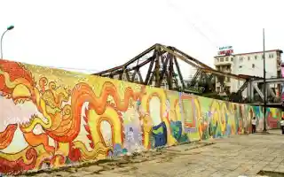 Suy nghĩ về con đường gốm sứ ở trên đê Hà Nội