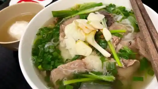 Ba món ăn Việt vào top ẩm thực đường phố châu Á