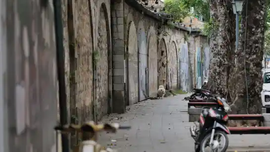 Phố bích hoạ Phùng Hưng xuống cấp