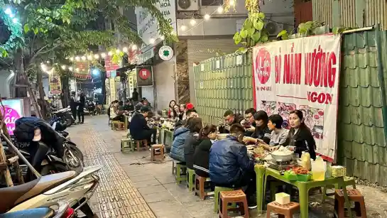 Quán Lẩu Ngon nằm ngay 195 Minh Khai