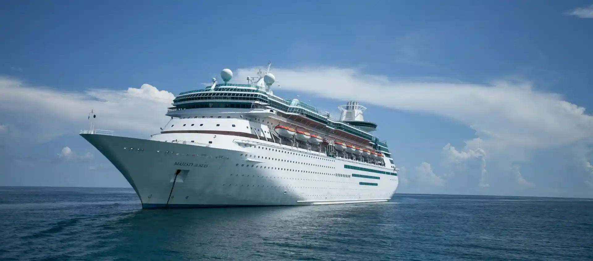 The Greenest Luxury
Cruise in Ha Long Bay