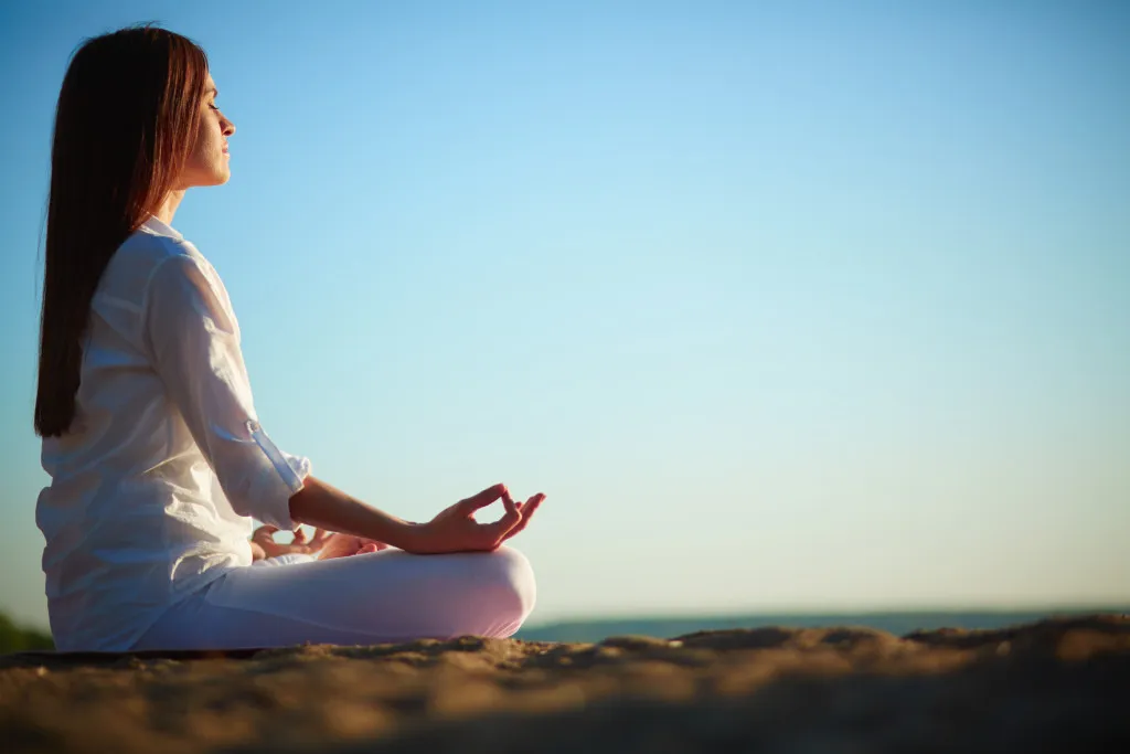 Yoga và thiền trên boong tàu