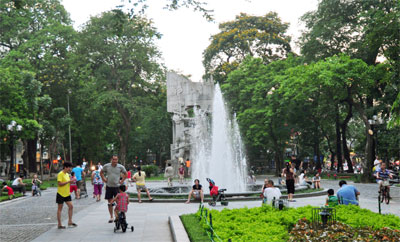 Vườn hoa Vạn Xuân – Tượng đài “Quyết tử để Tổ quốc quyết sinh”