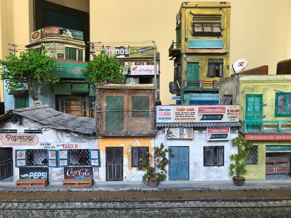 Chàng trai ‘xây nhà’ từ bìa carton, que kem