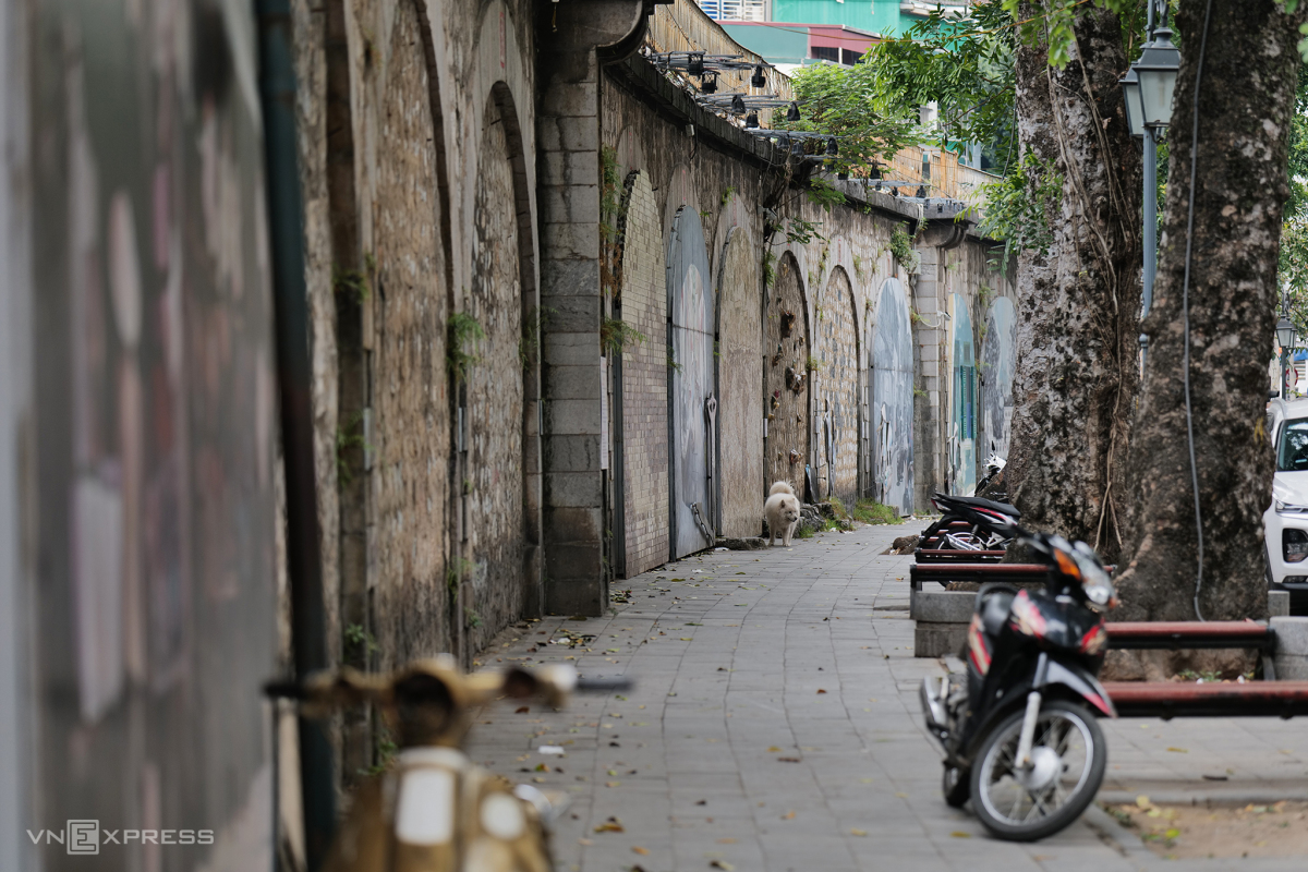 Phố bích hoạ Phùng Hưng xuống cấp