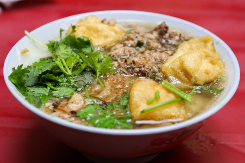 Người Hà Nội ăn quà